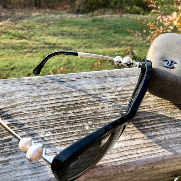 Auth Chanel Black cat eye sunglasses with CC faux pearls/New w.o Tags/Stylish - Picture 6 of 15
